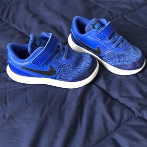 Boy tennis shoes , Nike brand, used..